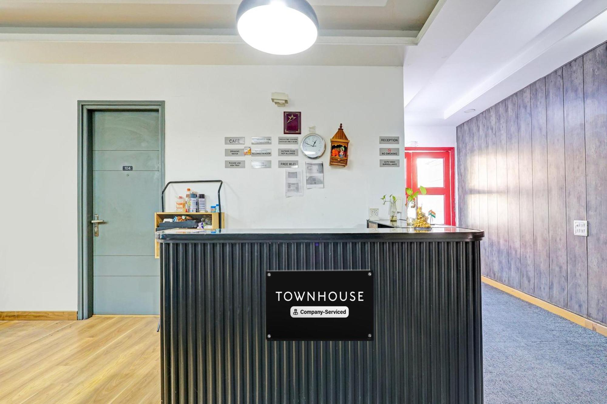 Townhouse Sector 49 Sohna Road Hotell Gurgaon Eksteriør bilde